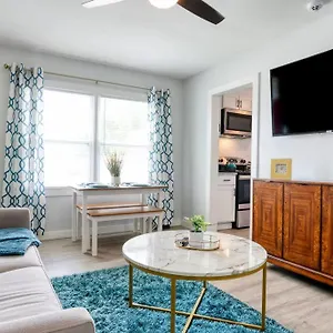  Apartment 2br 1ba Duplex House King Beds Great For Small Groups Close To Uptown Attractions